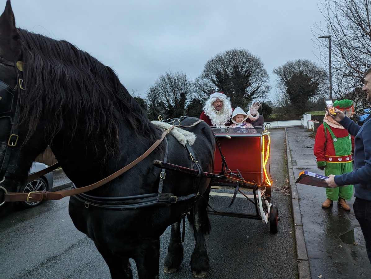 Santa Visits Killen 2022 - Coolough Drive  (41)